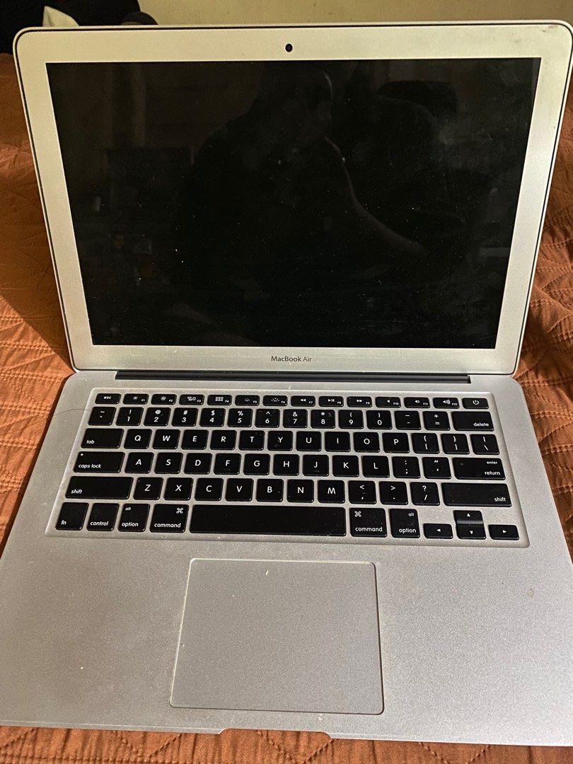 MACBOOK AIR 2017 (Category: Laptops & Notebooks) located in Makati City. Submitted by L2123 (Listing ID 1401082662, Image 2). Description: Selling my MacBook Air 2017. Comes with charger. RFS: the Wifi isn’t working anymore but you can purchase a dongle or have it fixed sa Greenhills for 3-5k. Negotiable. .
