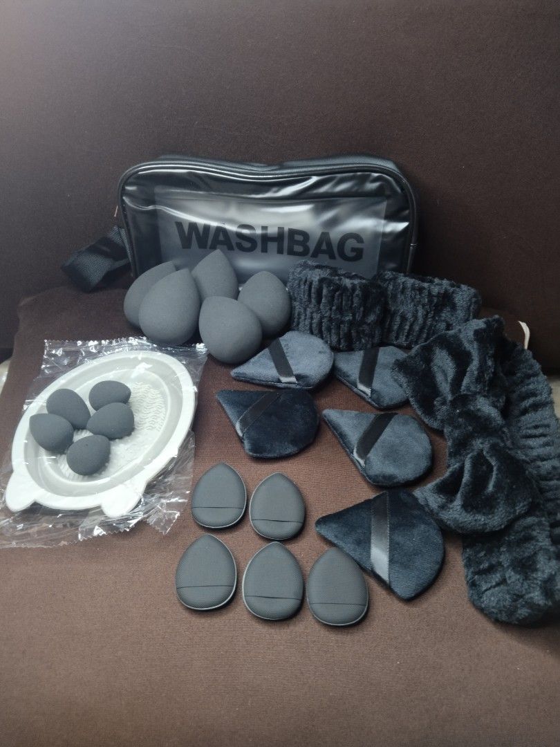 Makeup Sponge Set with Wash Bag (Category: Makeup) located in San Luis. Submitted by thrift.with.shey (Listing ID 1401057808, Image 2). Description: - Wash bag: Transparent with black strap - Makeup Sponges: Black, teardrop and triangular shapes - Brush Cleaning Mat - Headband and Wristbands: Black and fluffy.