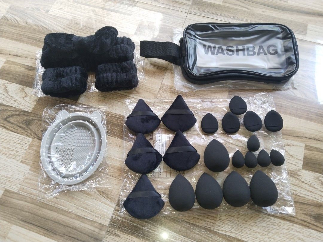 Makeup Sponge Set with Wash Bag (Category: Makeup) located in San Luis. Submitted by thrift.with.shey (Listing ID 1401057808, Image 1). Description: - Wash bag: Transparent with black strap - Makeup Sponges: Black, teardrop and triangular shapes - Brush Cleaning Mat - Headband and Wristbands: Black and fluffy.