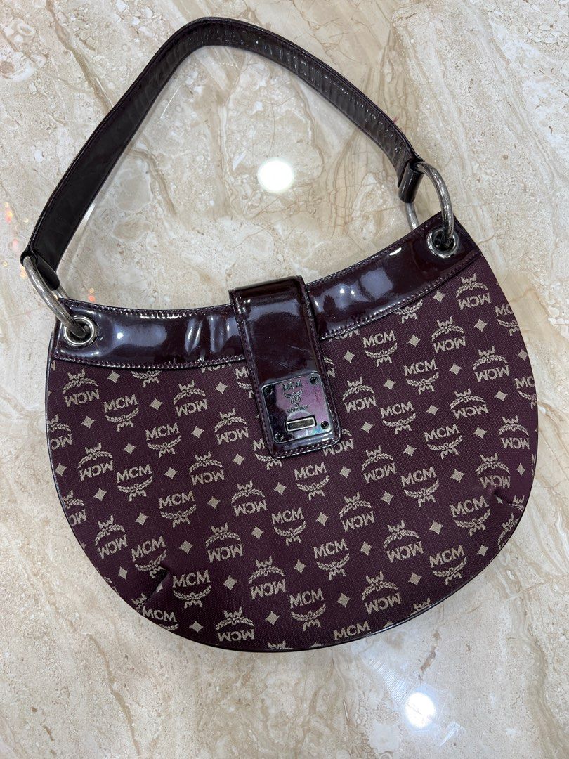 MCM Hobo Kilikili (Category: Luxury Bags & Wallets) located in Bacolod City. Submitted by novymae23 (Listing ID 1400982804, Image 2). Description: MCM Hobo Kili-Kili Bag size small Excellent Condition.