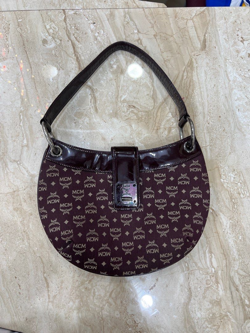 MCM Hobo Kilikili (Category: Luxury Bags & Wallets) located in Bacolod City. Submitted by novymae23 (Listing ID 1400982804, Image 1). Description: MCM Hobo Kili-Kili Bag size small Excellent Condition.