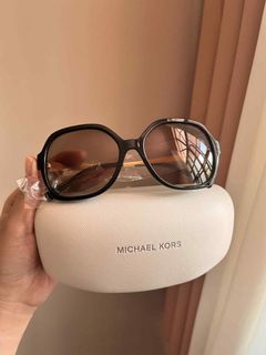 (Category: ) located in . Submitted by gbagscollection (Listing ID 1401046783, Image 1). Description: .
