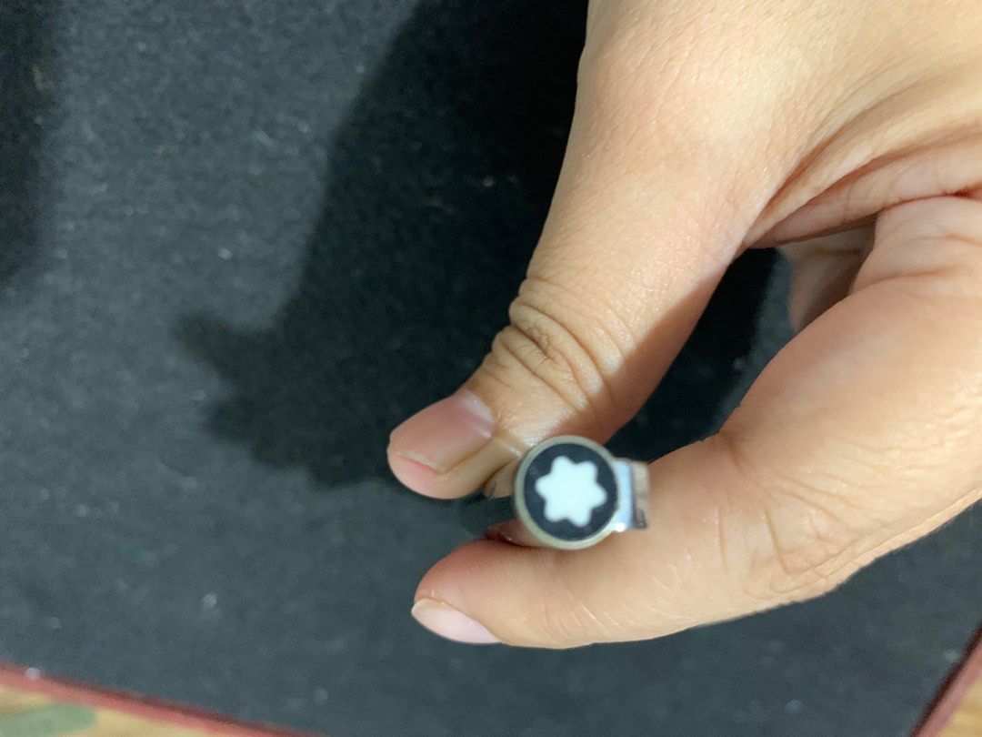 Montblanc Ballpoint Pen (Category: Stationery & School Supplies) located in Manila. Submitted by miah_collectiblesurplus (Listing ID 1400974558, Image 3). Description: 3,500 pesos Location: Valenzuela VINTAGE MONTBLANC Made in Germany .