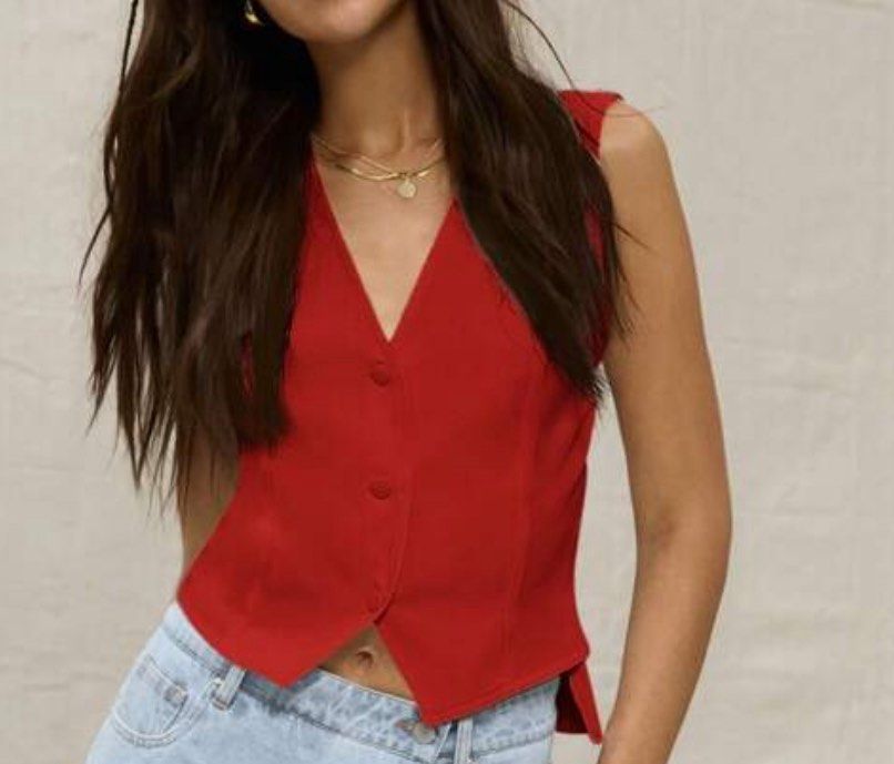 Red Sleeveless Vest (Category: Sleeveless) located in Quezon City. Submitted by wantstodeclutter (Listing ID 1401047068, Image 1). Description: .