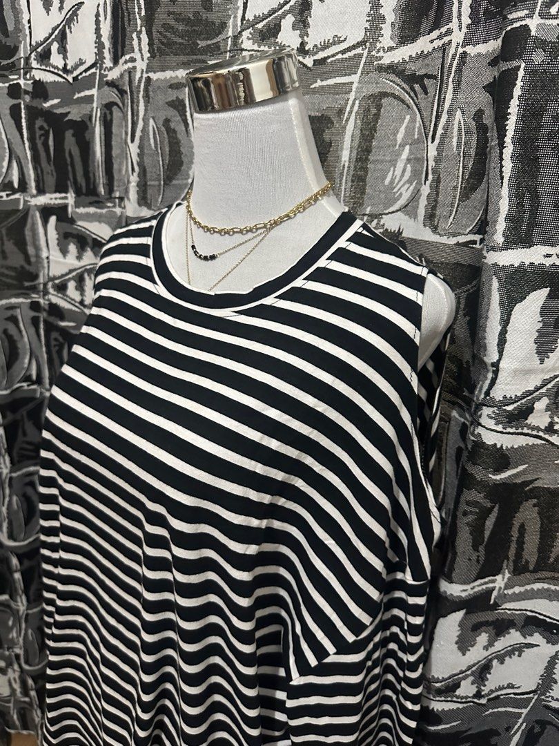 Striped Long Sleeve Top (Category: Longsleeves) located in Antipolo. Submitted by declutteringsizzy (Listing ID 1401161509, Image 3). Description: - Black and white striped long sleeve top - Round neckline - Relaxed fit - Lightweight fabric - Suitable for casual wear - Size: XL to 1XL - Width = 27in” - Length = 29in”.