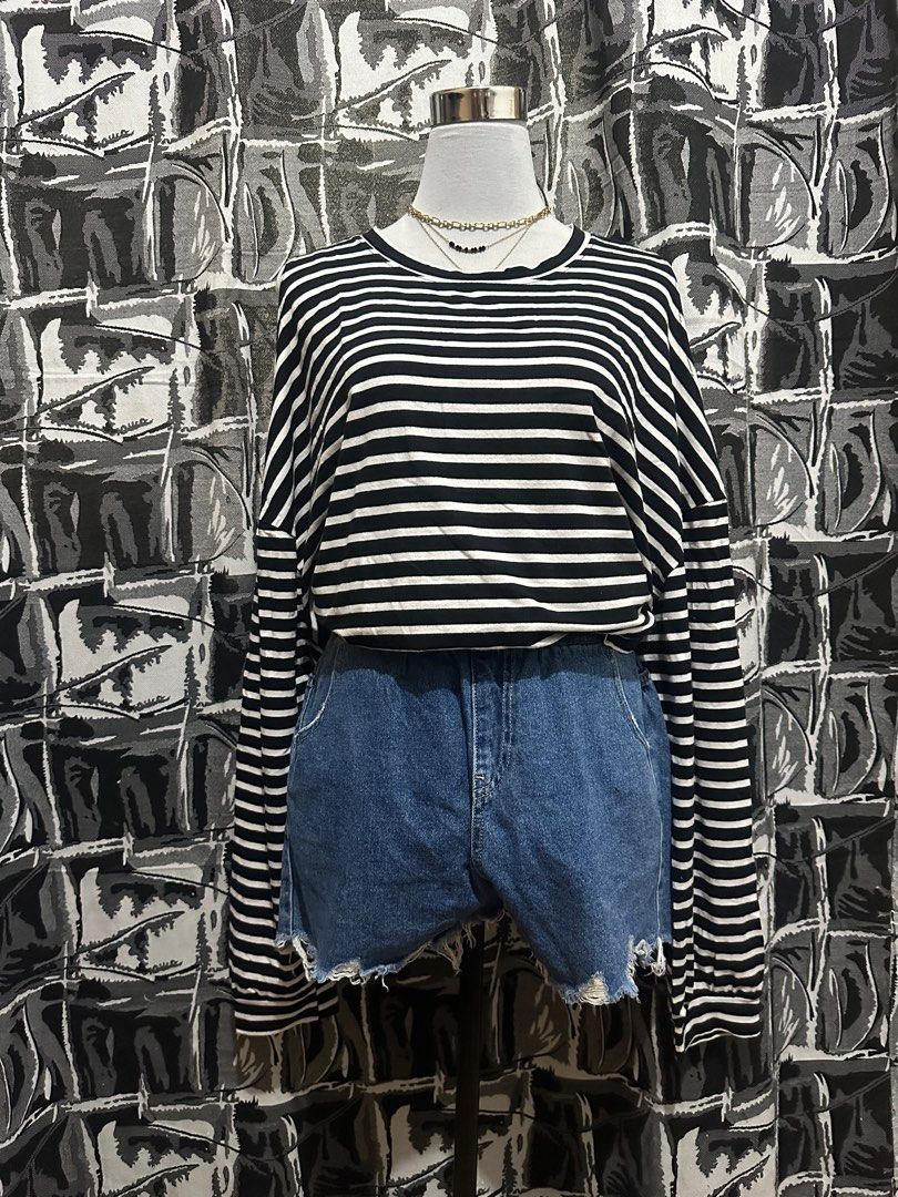 Striped Long Sleeve Top (Category: Longsleeves) located in Antipolo. Submitted by declutteringsizzy (Listing ID 1401161509, Image 1). Description: - Black and white striped long sleeve top - Round neckline - Relaxed fit - Lightweight fabric - Suitable for casual wear - Size: XL to 1XL - Width = 27in” - Length = 29in”.