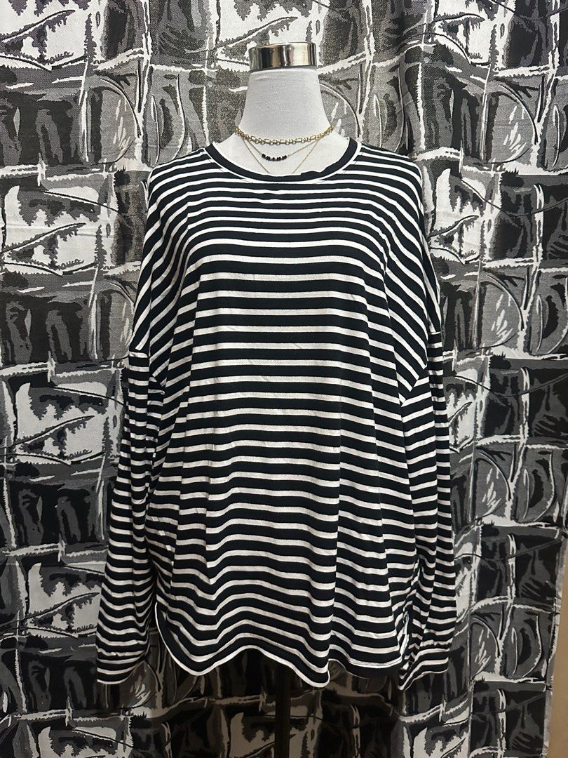 Striped Long Sleeve Top (Category: Longsleeves) located in Antipolo. Submitted by declutteringsizzy (Listing ID 1401161509, Image 2). Description: - Black and white striped long sleeve top - Round neckline - Relaxed fit - Lightweight fabric - Suitable for casual wear - Size: XL to 1XL - Width = 27in” - Length = 29in”.