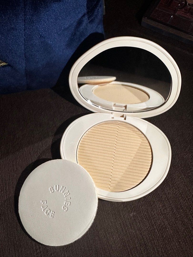Sunnies Face Powder (Category: Makeup) located in Mandaluyong City. Submitted by kkloset_ (Listing ID 1401141955, Image 1). Description: Sunnies Face Perfecting Setting Powder - Shade: Flax (Light medium with Warm Undertones) - Never used, just unboxed - No box already, selling as-is Strictly no refunds .