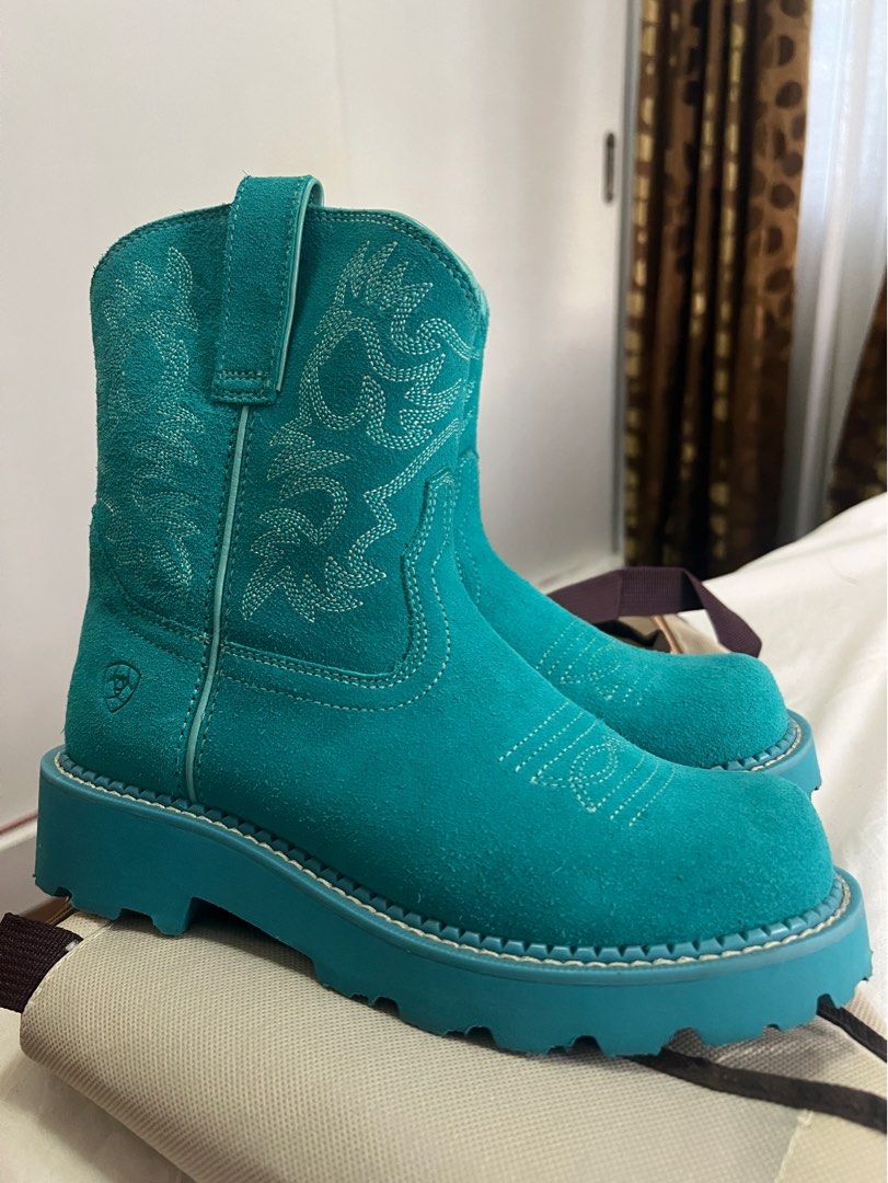 TEAL BOOTS size 7 (Category: Boots) located in Muntinlupa City. Submitted by 13gracious (Listing ID 1401073128, Image 1). Description: Bought in US. Size 7.