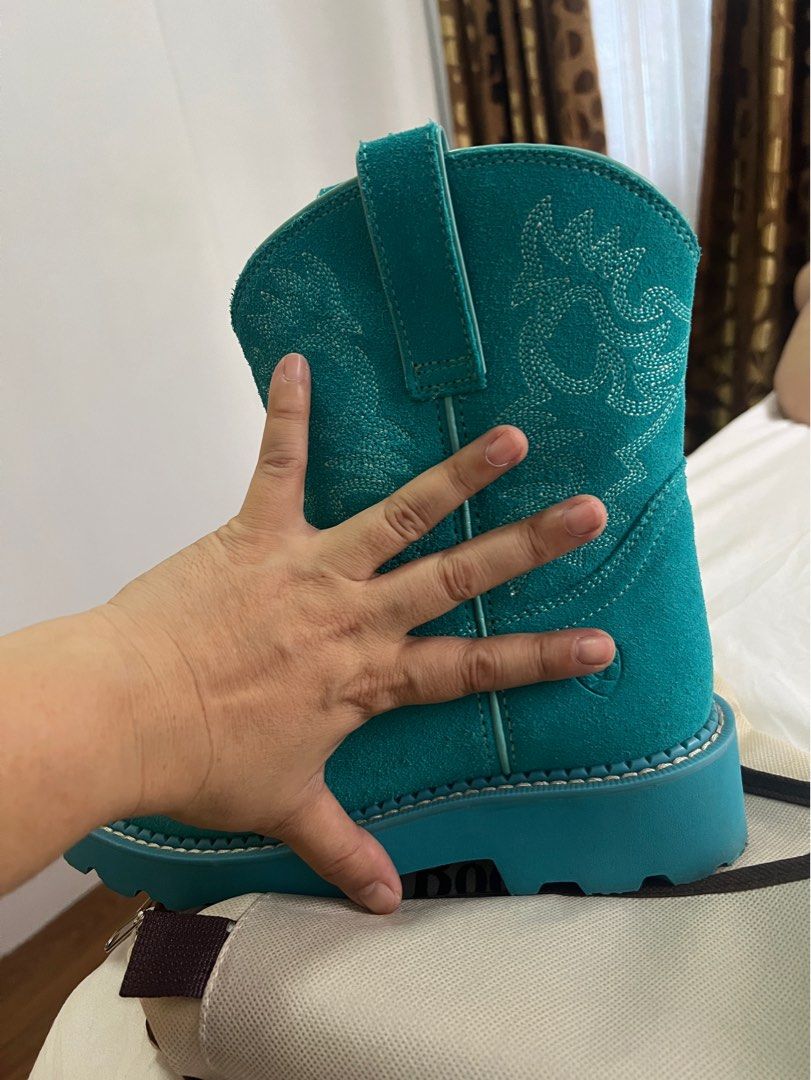 TEAL BOOTS size 7 (Category: Boots) located in Muntinlupa City. Submitted by 13gracious (Listing ID 1401073128, Image 3). Description: Bought in US. Size 7.