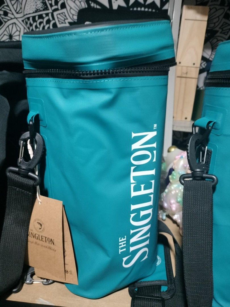 The Singleton Cooler Bag (Category: Sling Bags) located in Manila. Submitted by edlavapie (Listing ID 1400993390, Image 1). Description: Bag Only No issue Interested? Got questions? Send me a message!.