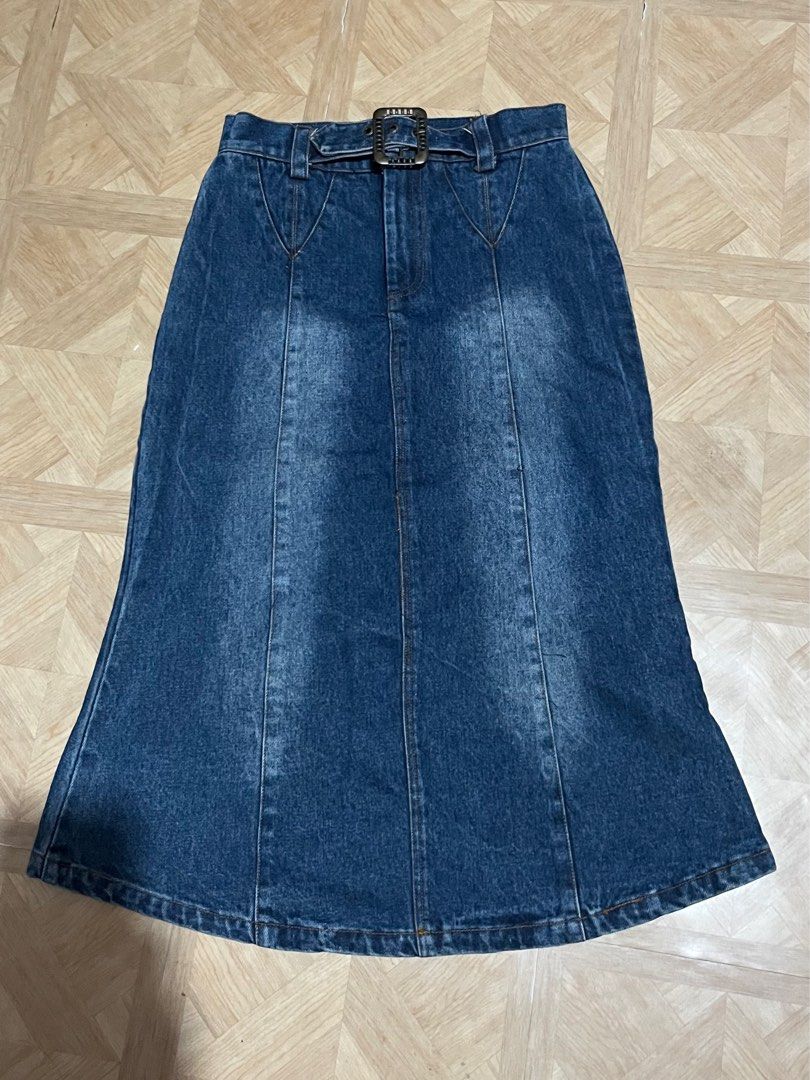 vintage denim skirt (Category: Skirts) located in Batangas. Submitted by mi33k (Listing ID 1401088382, Image 1). Description: .