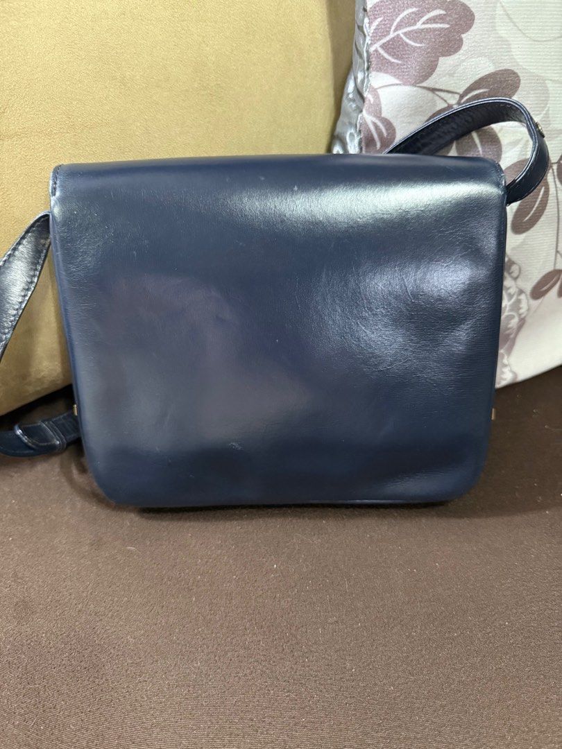 Vintage Interlocking Gucci -sale (Category: Luxury Bags & Wallets) located in Rizal. Submitted by xsbaggage_ (Listing ID 1400971897, Image 2). Description: Vintage Gucci Interlocking shoulder bag Sling is adjustable, color is dark blue Good condition for a vintage gucci Lock is tight , takes a little more effort to open, Very nice in actual Size: 9 inches w x 7 h x 2 .