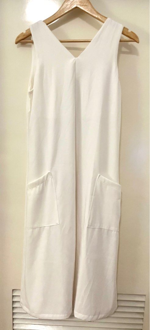 White Lounge Dress (with pocket) (Category: Dresses) located in Taguig. Submitted by maanding (Listing ID 1401130097, Image 1). Description: - Brand: Tantease - Size: can fit xs-s - Long dress (thick material) - Good for lounging, mall errands (with pocket) .