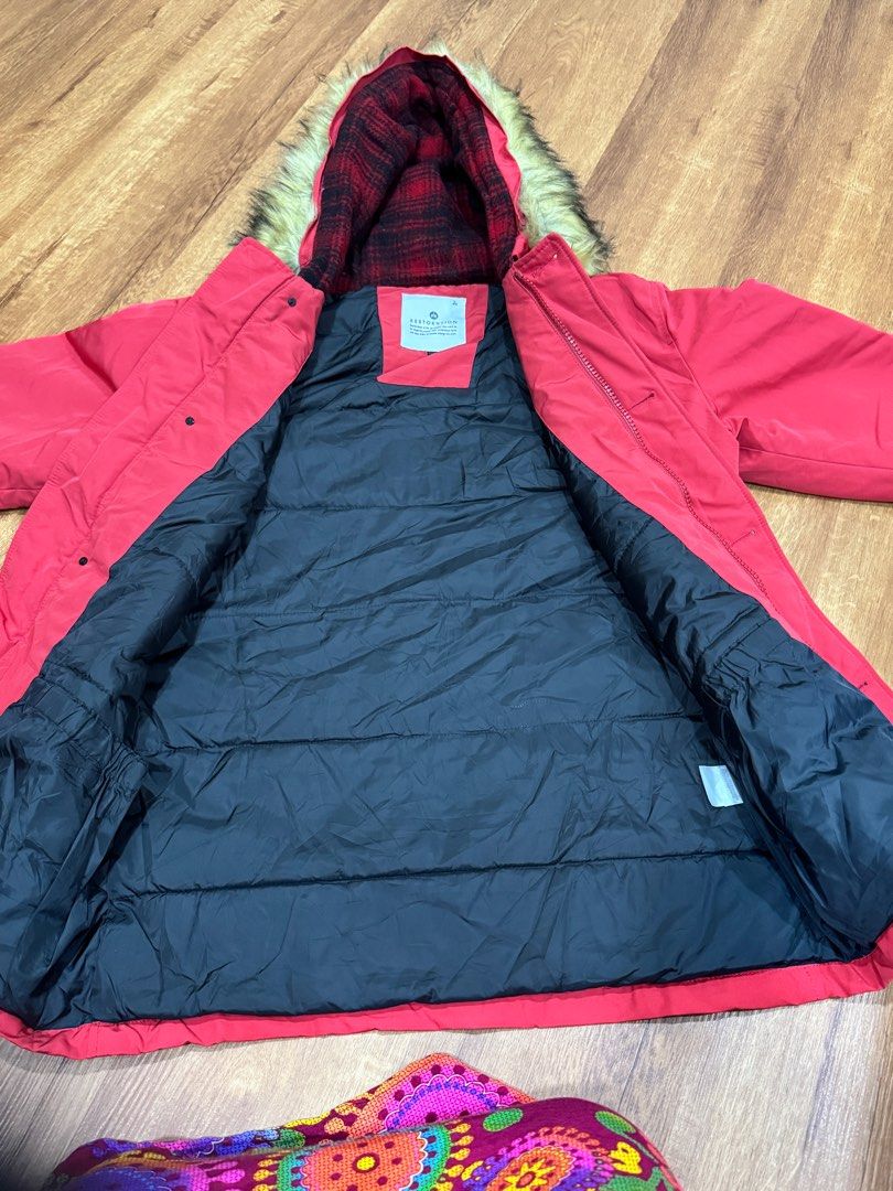 Winter jacket (Category: Coats, Jackets and Outerwear) located in Gelang Patah. Submitted by mona07 (Listing ID 1401163645, Image 3). Description: It’s L but I’m Xl still can wear it…it fit perfectly…went to snow…can go thru weather -20.