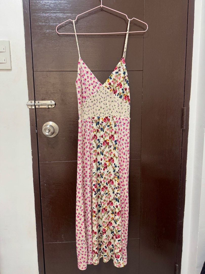 Zara Patchwork Midi Dress (Category: Dresses) located in Caloocan City. Submitted by goodaffinds (Listing ID 1401161986, Image 1). Description: - excellent condition - no flaws.