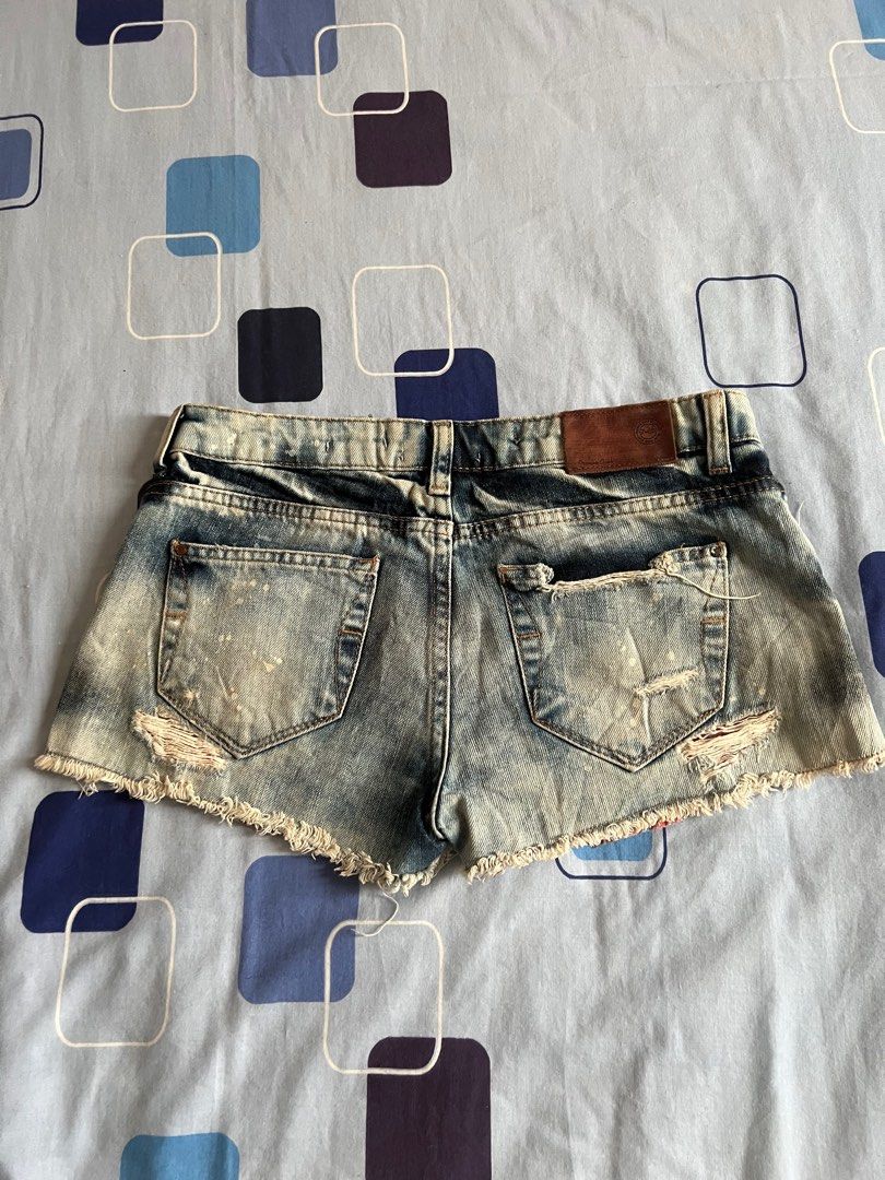 Zara Trafaluc Denim Shorts (Category: Shorts) located in Cebu City. Submitted by minicooper88 (Listing ID 1401037067, Image 1). Description: .