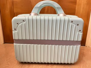 淺藍色化妝箱64226228337155110