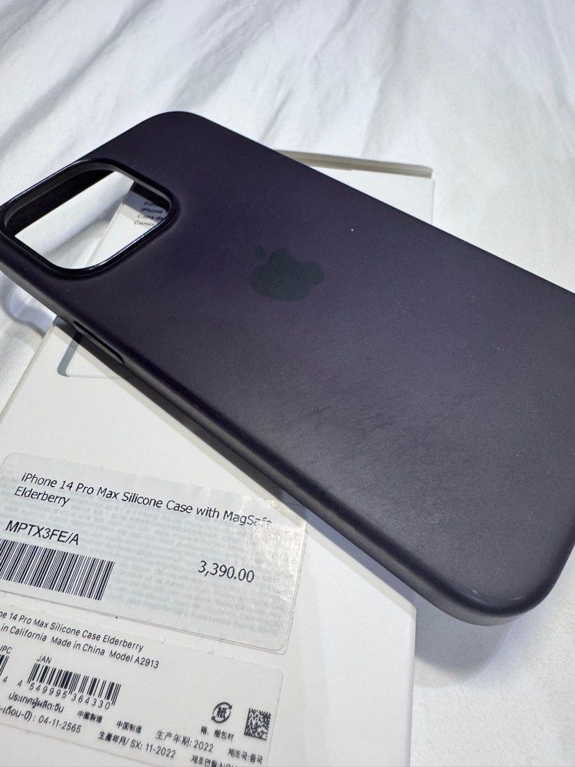 APPLE SILICONE CASE IPHONE 14 PRO MAX (Category: Cases & Sleeves) located in Makati City. Submitted by csastorefinds (Listing ID 1396212913, Image 3). Description: Iphone 14 pro max Silicone case with Magsafe ELDERBERRY in color.