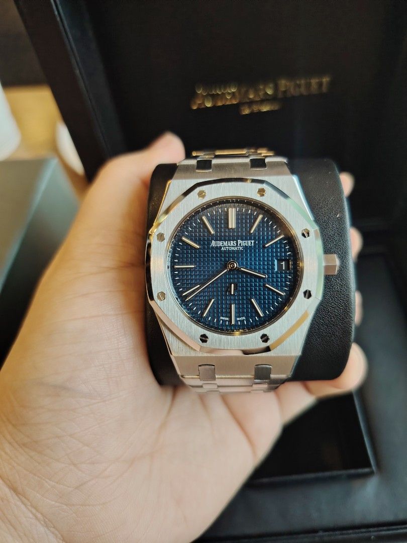 Audemars Piguet Royal Oak Jumbo (Category: Luxury Watches) located in Manila. Submitted by buenavedez61802 (Listing ID 1396203066, Image 3). Description: .
