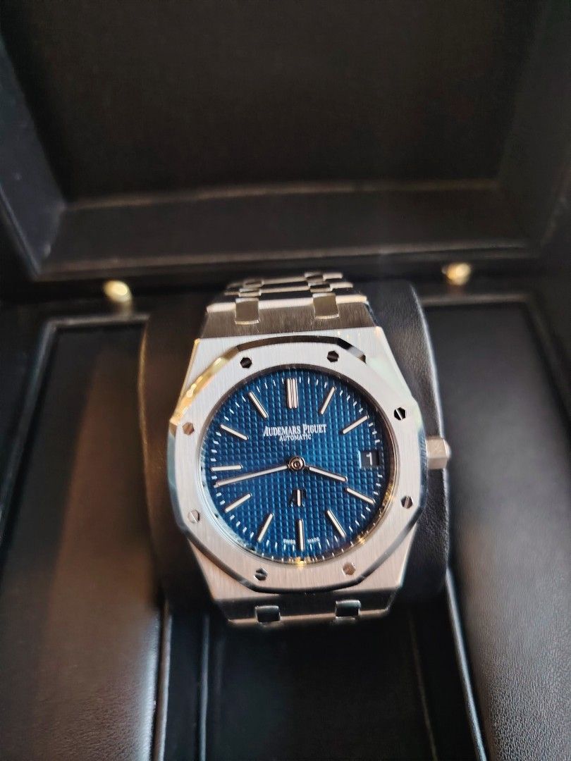 Audemars Piguet Royal Oak Jumbo (Category: Luxury Watches) located in Manila. Submitted by buenavedez61802 (Listing ID 1396203066, Image 1). Description: .
