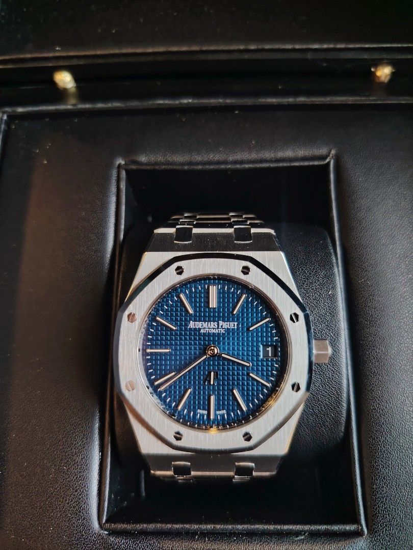 Audemars Piguet Royal Oak Jumbo (Category: Luxury Watches) located in Manila. Submitted by buenavedez61802 (Listing ID 1396203066, Image 2). Description: .