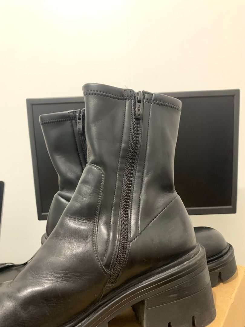 Black Ankle Boots (Category: Boots) located in Quezon City. Submitted by declutterwithm (Listing ID 1396254424, Image 3). Description: — Keddo ankle boots — bought in zalora — black — Size: 40 — Material: Faux leather — Features: Side zipper, chunky sole — Includes original box — negotiable! message me 😊.
