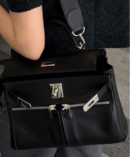 (Category: ) located in . Submitted by thecloset.edit.ph (Listing ID 1396143606, Image 1). Description: .