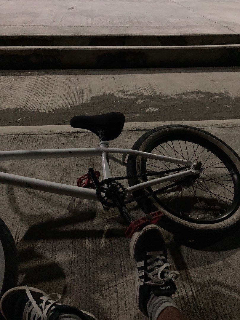 BMX Bike - Pang laro (Category: Bicycles) located in Naga. Submitted by grunchieeeerr (Listing ID 1396132693, Image 2). Description: Whole bike only, rush need cash pm for specs.