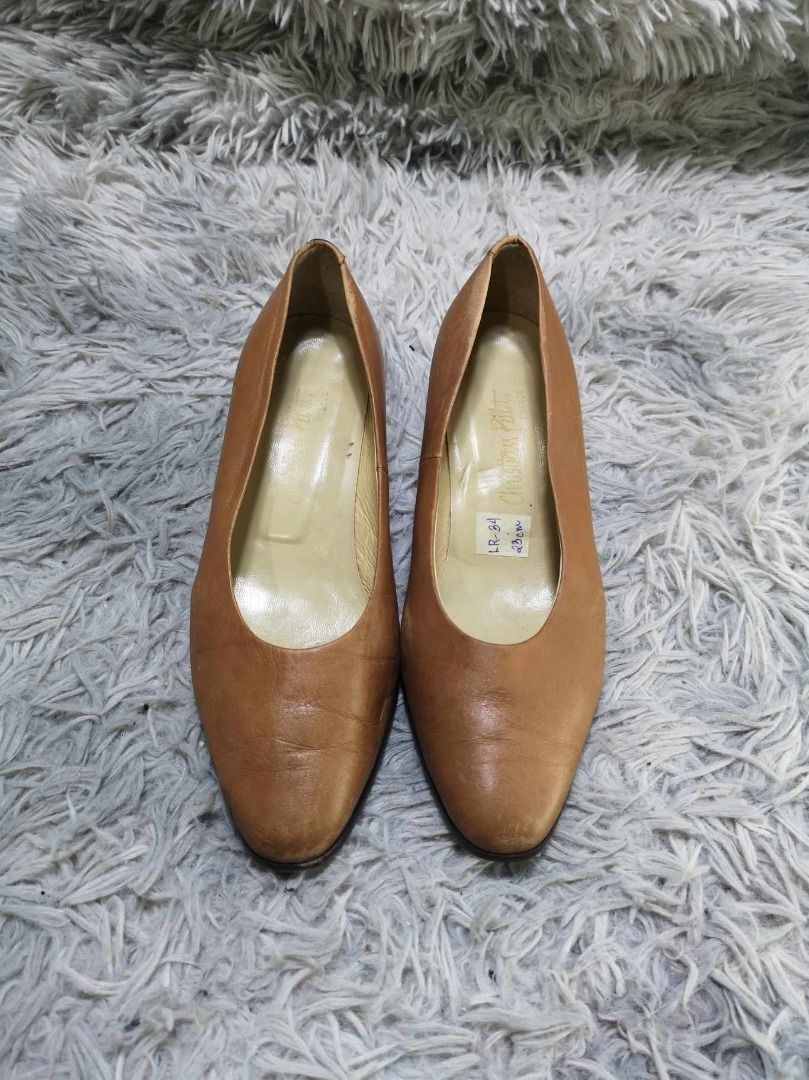 Brown Leather Rounded Toe Low Heels (Category: Heels) located in Santa Cruz. Submitted by jmy_surplus.2 (Listing ID 1396171059, Image 1). Description: Size ; 23cm Color ; Brown Type ; Heels Brand ; No brand Material ; Leather Style ; Brown Leather heels LR 34 JMY 5 Batch #155.
