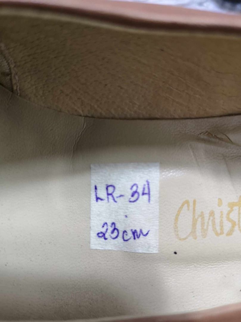 Brown Leather Rounded Toe Low Heels (Category: Heels) located in Santa Cruz. Submitted by jmy_surplus.2 (Listing ID 1396171059, Image 3). Description: Size ; 23cm Color ; Brown Type ; Heels Brand ; No brand Material ; Leather Style ; Brown Leather heels LR 34 JMY 5 Batch #155.