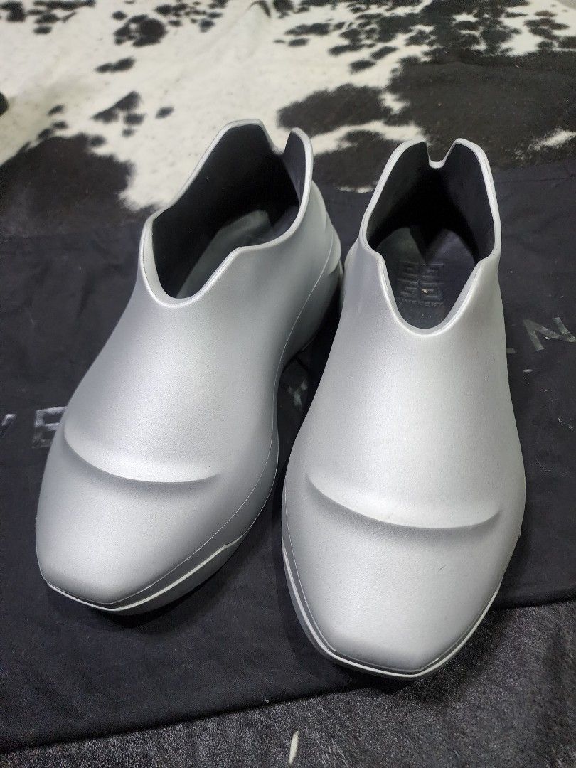 Givenchy Monumental Marshmallow (Category: Sneakers & Footwear) located in San Juan City. Submitted by Kewl_Objects (Listing ID 1396145178, Image 1). Description: Authentic Givenchy Monumental Marshmallow Sneakers Size: EU 43 / US 10 Purchased in Los Angeles 100% Authentic, I don't wear fake. Includes original Givenchy shoe travel pouch.