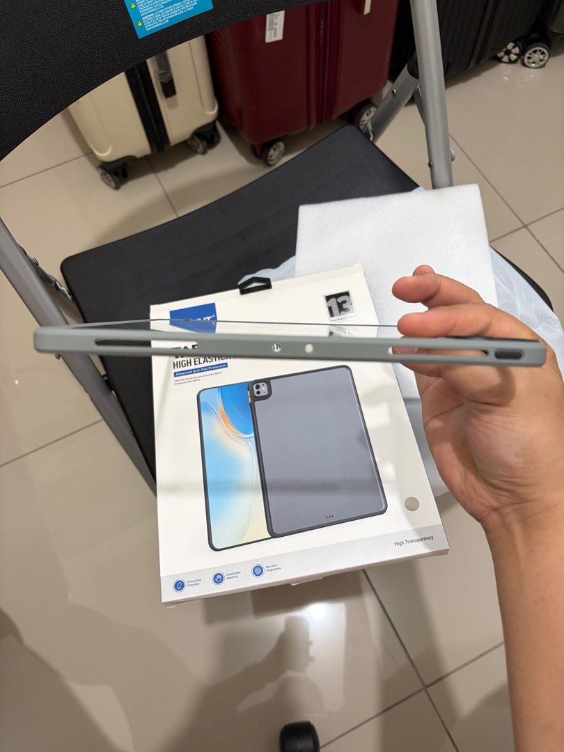 iPad Pro 12.9 Clear Case (Category: Cases & Sleeves) located in Quezon City. Submitted by ricardo7_ (Listing ID 1396185774, Image 3). Description: iPad Pro 12.9 inch clear case. Opened for testing only. Made in Singapore. Looks new. .