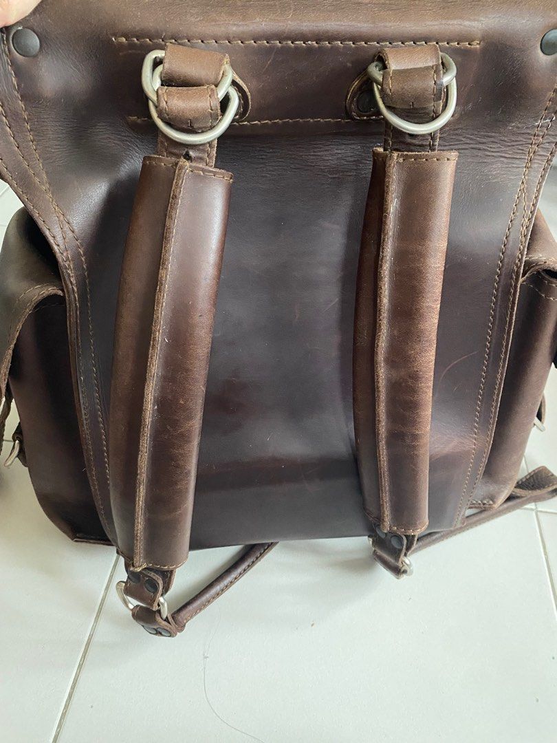 Saddleback leather Backpack (Category: Backpacks) located in Batangas. Submitted by calcifer_06 (Listing ID 1396139029, Image 2). Description: Selling my saddleback tank bag dark coffee brown 100yrs warranty in saddleback site.
