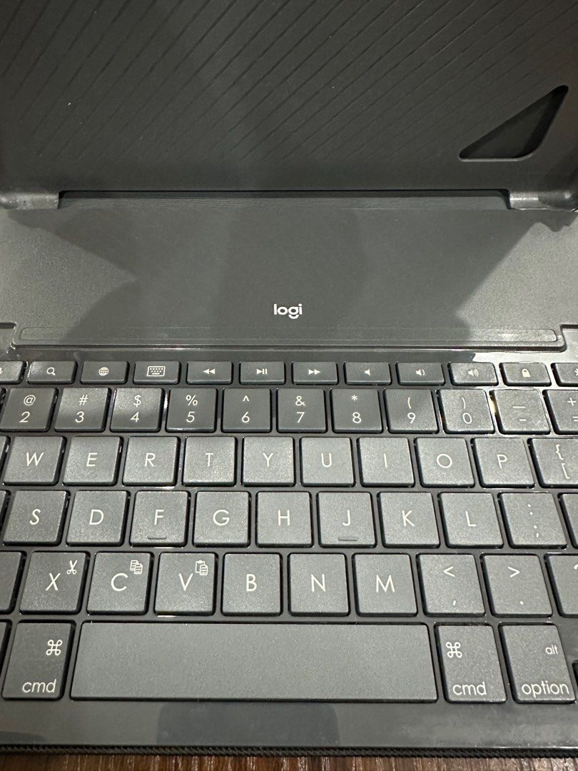 Logitech Slim Folio Keyboard Case (Category: Computer Keyboard) located in Dasmarinas. Submitted by buboyd (Listing ID 1396270802, Image 3). Description: - Logitech Slim Folio keyboard case for iPad - Built-in black keyboard with standard layout - Includes function keys - Protective case with magnetic closure - Integrated stand for comfortable viewing.