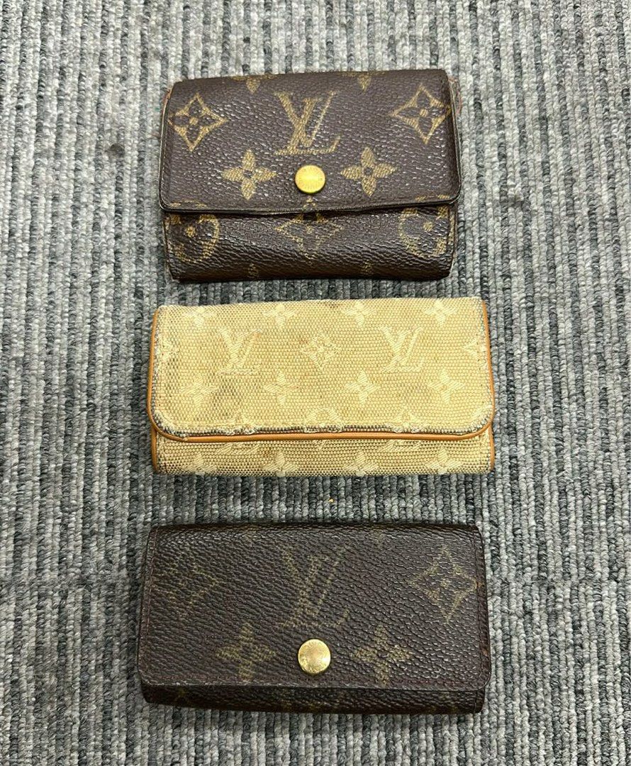 Louis Vuitton Key Holder bundle (Category: Luxury Bags & Wallets) located in Quezon City. Submitted by jbspreloved (Listing ID 1396205428, Image 1). Description: - Authentic Louis Vuitton key holders x 2 - Authentic LV porto monnaie plat coin holder .