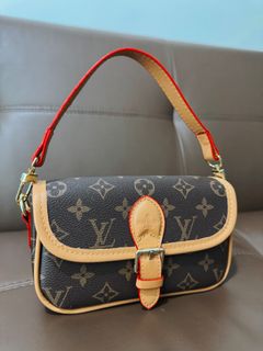 (Category: ) located in . Submitted by handbag_bag (Listing ID 1396210318, Image 1). Description: .