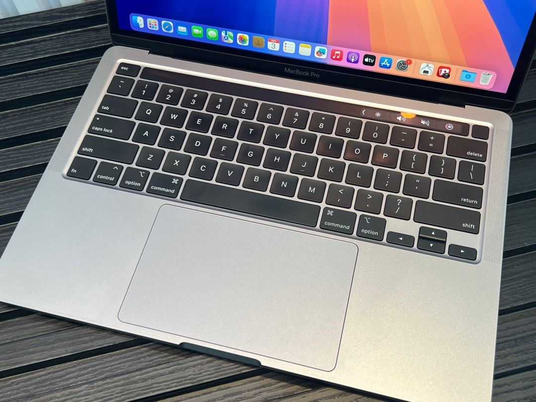 Macbook Pro 2020 16gb Ram/ 512gb ssd (Category: Laptops & Notebooks) located in Makati City. Submitted by adam_son (Listing ID 1396266231, Image 3). Description: Model : Macbook Pro 2020 touch-bar i5 16GB 512 gb SSD💻 Condition : Secondhand, no hidden issue, Smooth Performance Price : ₱28,500 Only Quick Specifications - Processor: 2.0 GHz Quad-Core intel Core i5 - 16 GB Memory RAM - 512 GB SSD Flash Storage - Backlit Keyboard - Screen Size: 13.3I