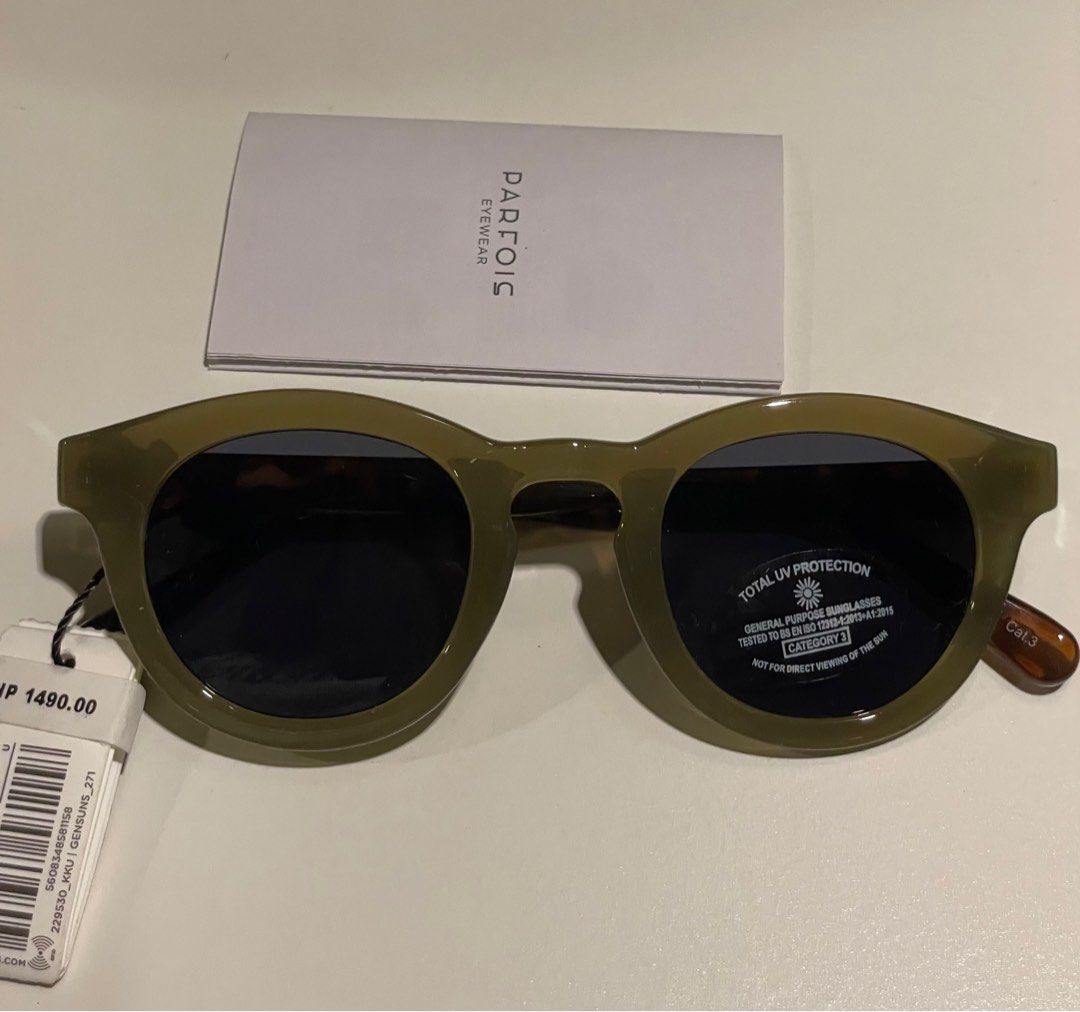 Parfois Green / Tortoise Shell Sunglasses Wayfarers (Category: Sunglasses & Eyewear) located in Makati City. Submitted by gooodfind (Listing ID 1396233397, Image 1). Description: Brand new with tag! Grey lenses, olive green/tortoise shell frame RFS: Decluttering .