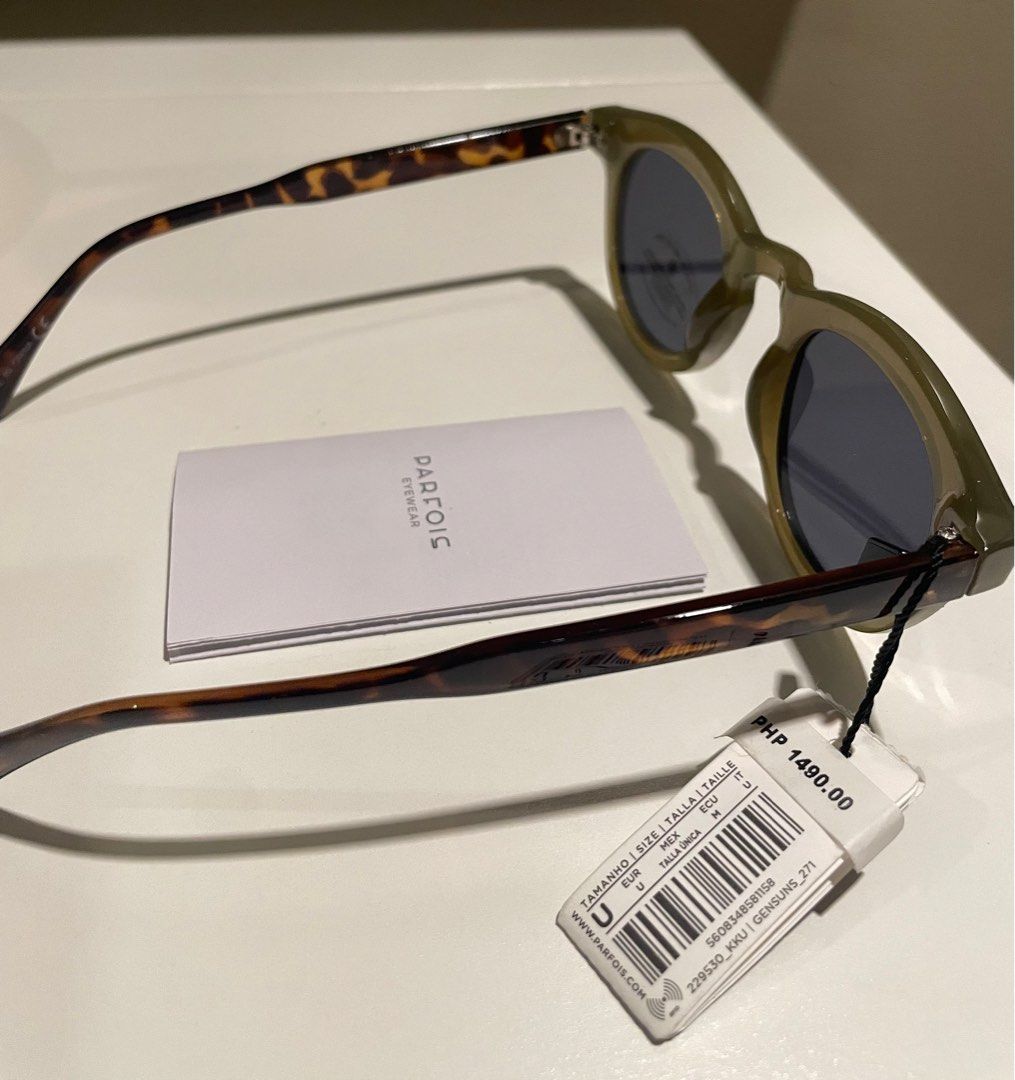Parfois Green / Tortoise Shell Sunglasses Wayfarers (Category: Sunglasses & Eyewear) located in Makati City. Submitted by gooodfind (Listing ID 1396233397, Image 2). Description: Brand new with tag! Grey lenses, olive green/tortoise shell frame RFS: Decluttering .