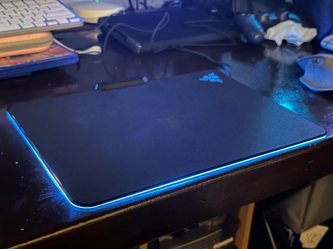 Razer Firefly Gaming Mouse Pad (Category: Mouse & Mousepads) located in Dasmarinas. Submitted by buboyd (Listing ID 1396210002, Image 2). Description: - Razer Firefly gaming mouse pad - Glowing edge - USB connector - Model: RZ02-0135 - Razer logo visible - Black color .