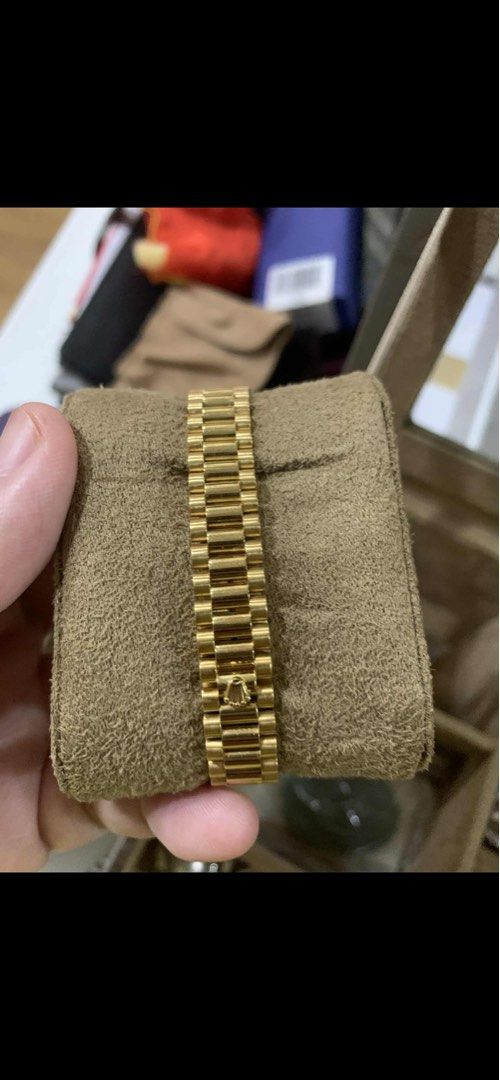 Rolex solid gold (Category: Luxury Watches) located in San Juan City. Submitted by purselovebytin (Listing ID 1396158729, Image 2). Description: Selling my pristine condition Solid Gold Rolex ladies in 26mm with big diamonds. Authentication paper from third party. .