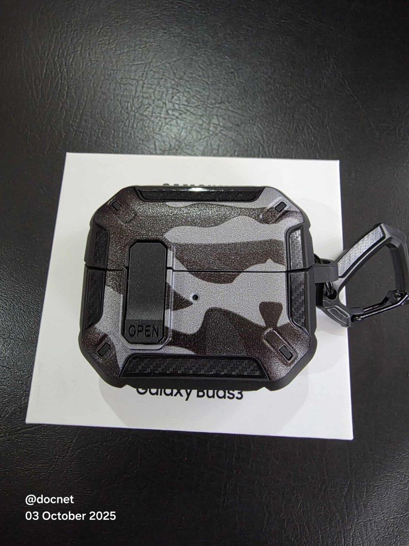 Samsung Galaxy Buds3 (Category: Earphones) located in Lucena. Submitted by samveeee (Listing ID 1396169415, Image 1). Description: Samsung Galaxy Buds3 earphones Includes: - Original box - Black camouflage protective case - Cord RFS: freebje from pre-order of phone.