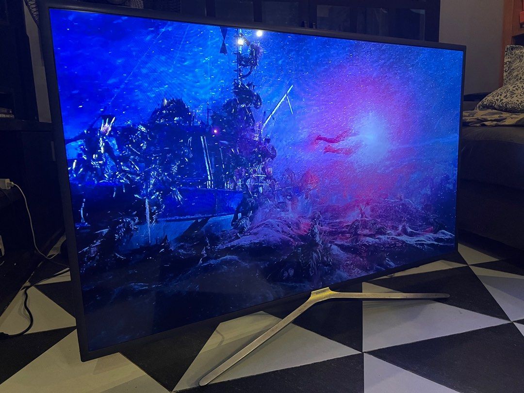 Samsung Smart TV UA49K5500AG (Category: TV) located in Taguig. Submitted by aquajoe (Listing ID 1396123218, Image 1). Description: - Samsung 49 inch LED Full HD Smart TV - Model: UA49K5500AG - Includes original remote control - Multiple HDMI ports, USB - Antenna input and digital audio output - Color: Black Slight damage: lower left area of screen is dimmer. See photos. Otherwise, in good working condition..