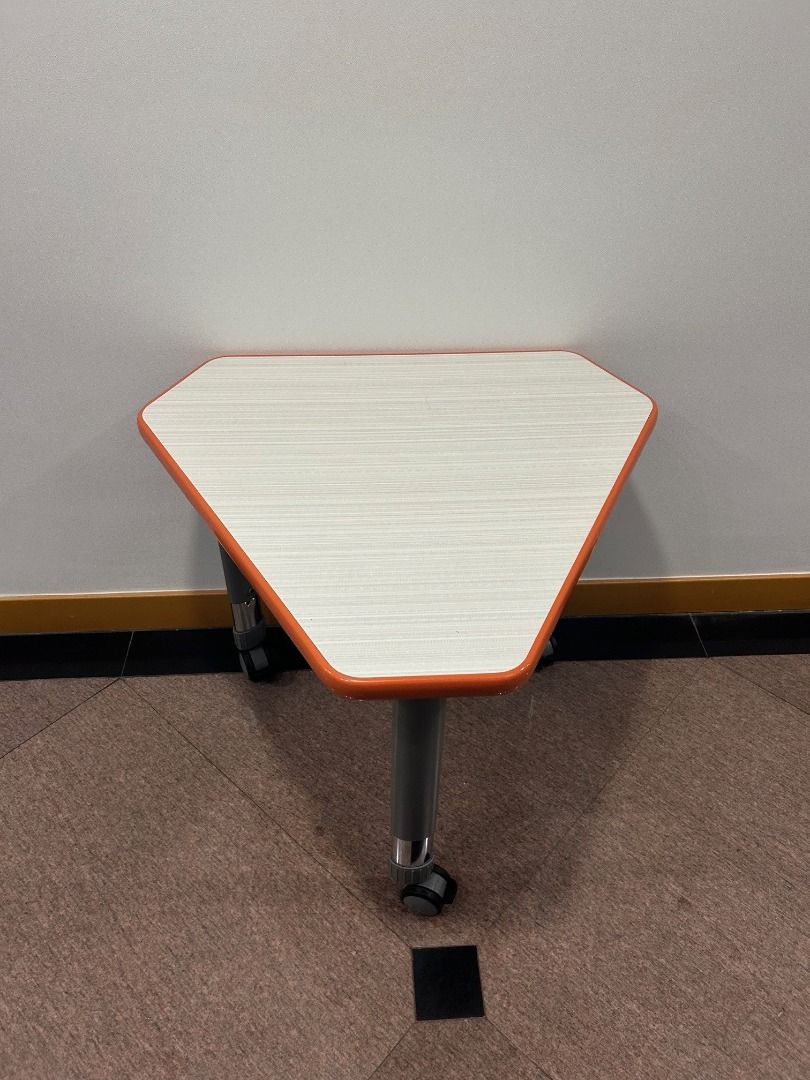 Smith System table, 傢俬＆家居, 傢俬, 桌子 - Carousell