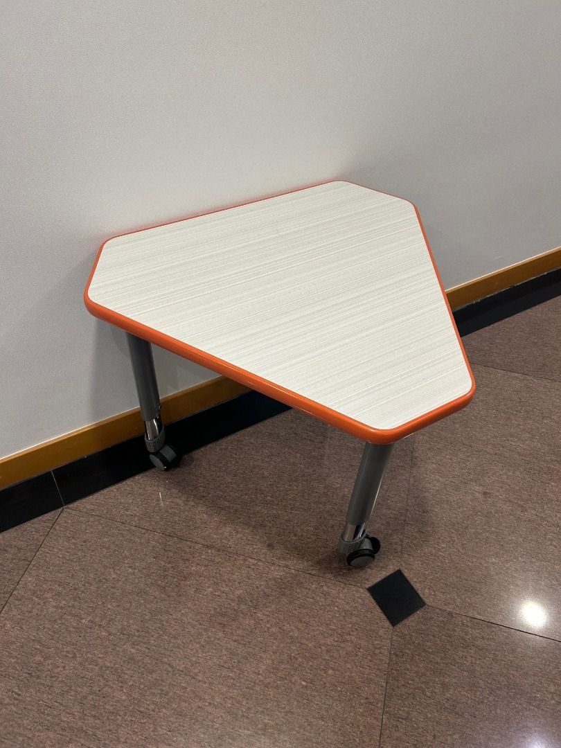 Smith System table, 傢俬＆家居, 傢俬, 桌子 - Carousell