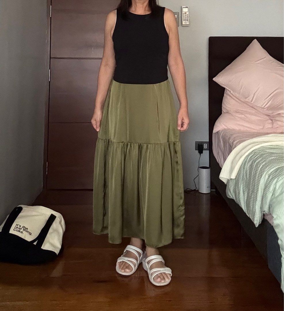 Topshop Satin Midi Skirt (Category: Skirts) located in Quezon City. Submitted by prettyme23 (Listing ID 1396250768, Image 1). Description: Good as new Seldom use Garterize waist Sz medium Fatigue green .