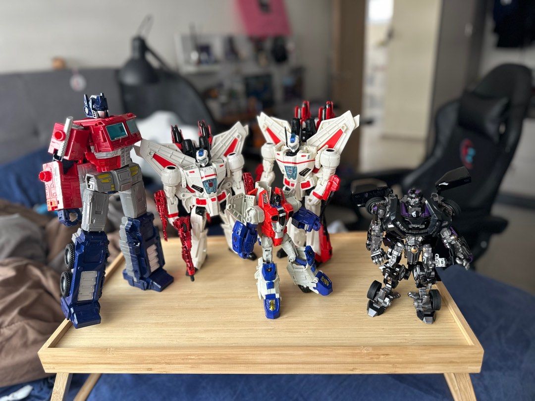 Transformers bundle (Category: Toy Figures) located in Singapore. Submitted by urfriendlybenchwarmer (Listing ID 1396152998, Image 1). Description: All 5 for 40 Only one jetfire and starscream are authentic hence cheap price.