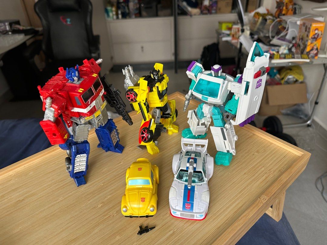 Transformers bundle 2 (Category: Toy Figures) located in Singapore. Submitted by urfriendlybenchwarmer (Listing ID 1396154324, Image 1). Description: 4 for 60 dont mind trades mainly looking for sunstreaker/ sideswipe/ beachcomber jazz reserved .