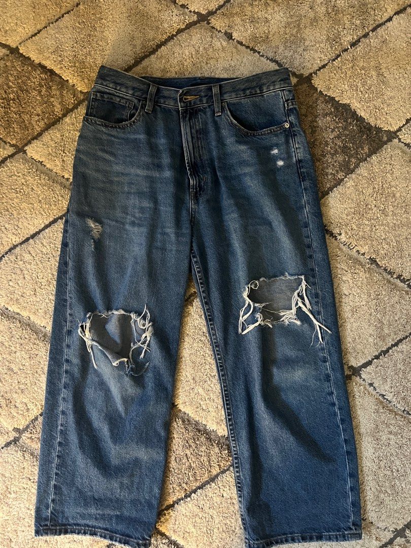 Uniqlo Rip Jeans Size 29 (Category: Jeans) located in Quezon. Submitted by lovdogs (Listing ID 1396183724, Image 1). Description: - Uniqlo jeans - 100% cotton - Classic blue wash - Distressed details - Straight leg fit - Button and zipper closure - Made in China - Size: Not specified.